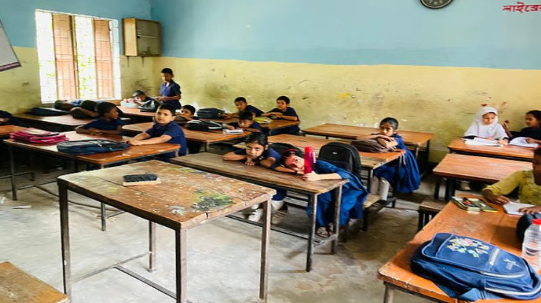 কুমিল্লায় প্রাথমিক শিক্ষকদের কর্মবিরতিতে স্থবির পাঠদান, শিশুরা কেউ খেলায়, কেউ ঘুমে...